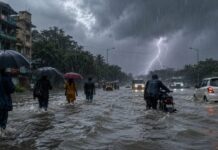 दिल्ली से गुजरात तक थमी सांसें, यूपी में भारी बारिश से 19 लोगों की मौत आज 17 राज्यों में रेड अलर्ट जारी Anxiety grips the