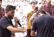 CJP संस्थापक अभिजीत दीपके पर महिला ने फेंकी स्याही, थप्पड़ मारने की कोशिश का भी आरोप abhijeet dipke indefinite hunger strike