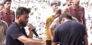 CJP संस्थापक अभिजीत दीपके पर महिला ने फेंकी स्याही, थप्पड़ मारने की कोशिश का भी आरोप abhijeet dipke indefinite hunger strike