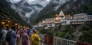 श्रद्धालुओं के लिए बड़ी खबर: वैष्णो देवी यात्रा पर लगी रोक, प्रशासन ने जारी की अहम सलाह Vaishno Devi Yatra