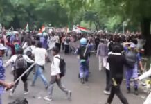 दिल्ली में संसद मार्च से पहले RPF का लाठीचार्ज, जंतर मंतर पर CJP प्रदर्शनकारियों से झड़प CJP Protest