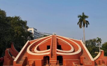 दिल्ली का जंतर-मंतर किसने और क्यों बनवाया था? जानिए यहां लगे 4 खास यंत्रों का रहस्य Jantar Mantar Delhi