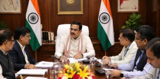 शिक्षा मंत्रालय की कमान संभालते ही एक्शन में प्रल्हाद जोशी, पहले दिन अधिकारियों संग की अहम बैठक Prahlad Joshi