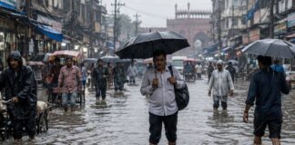 Delhi Rain: तालाब बना सदर बाजार, जलभराव से दुकानों में घुसा पानी; व्यापारी बेहाल Delhi Sadar Bazar Rain