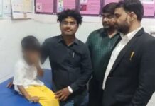 वाराणसी: पैंट में पेशाब करने पर हैवान टीचर ने गर्म चाकू जलाया बच्चे का प्राइवेट पार्ट, FIR दर्ज varanasi news