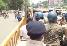 पटना में छात्रों के प्रदर्शन से पहले बवाल, पुलिस का लाठीचार्ज; तेज प्रताप यादव हिरासत में Tej Pratap Yadav