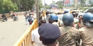 पटना में छात्रों के प्रदर्शन से पहले बवाल, पुलिस का लाठीचार्ज; तेज प्रताप यादव हिरासत में Tej Pratap Yadav