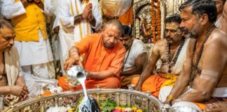सावन के पहले सोमवार पर CM योगी की काशी यात्रा, बाबा विश्वनाथ का किया रुद्राभिषेक varanasi latest news