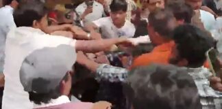 मुजफ्फरनगर में हिंदू युवती के साथ घूम रहा मुस्लिम युवक को घेरकर भीड़ ने जमकर की पिटाई, पुलिस ने बचाई जान mob-beat-up-muslim-youth