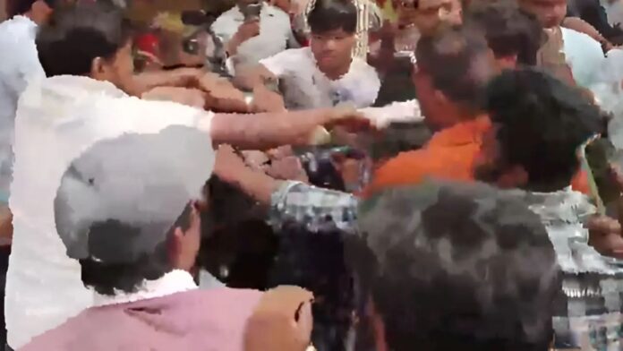 mob-beat-up-muslim-youth mob-beat-up-muslim-youth