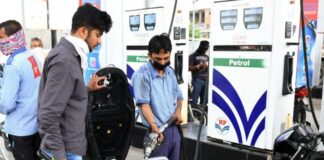 पेट्रोल पर ‘स्पेशल टैक्स’ जीरो होने के बाद क्या घट गए पेट्रोल-डीजल के दाम? जानिए क्या है आज का लेटेस्ट रेट Petrol Diesel Price Today