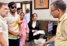 पैलेट गन पीड़ित साहिल के साथ थाने पहुंचे राहुल गांधी, धरने के बाद दिल्ली पुलिस ने ली शिकायत Rahul Gandhi