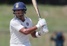 Rishabh Pant ने रचा इतिहास, विदेशी टेस्ट में धोनी को पछाड़ बने भारत के सबसे ज्यादा रन बनाने वाले विकेटकीपर Rishabh Pant