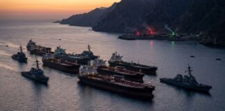 अमेरिका का नया दांव! ईरान की नाक के नीचे से होर्मुज पार कर रहे अमेरिकी जहाज Strait Of Hormuz
