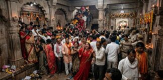 उज्जैन महाकाल मंदिर परिसर में मची अफरातफरी, नागचंद्रेश्वर मंदिर में भगदड़ से कई श्रद्धालु घायल Ujjain Mahakal
