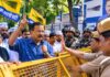 केजरीवाल के PM आवास मार्च पर रोक, दिल्ली पुलिस ने सुरक्षा नियमों का दिया हवाला Kejriwal denied permission to visit the PM's residence under Section 163