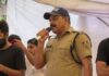 जंतर-मंतर पर इस्तीफा दिखाने वाले सिपाही शेर सिंह निलंबित, विभाग का बड़ा एक्शन Policeman Sher Singh dismissed Pithoragarh Jantar Mantar Gen Z protest