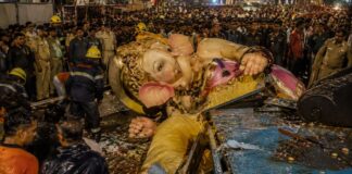गणेशोत्सव की खुशियां मातम में बदलीं, प्रतिमा गिरने से 2 की मौत और 5 घायल Ganesh Idol