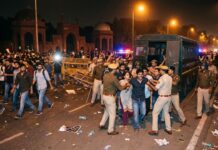 जंतर-मंतर पर ‘आरक्षण हटाओ आंदोलन’ में बवाल, पुलिस ने प्रदर्शनकारियों को हिरासत में लिया delhi protest,Jantar Mantar protest reservation
