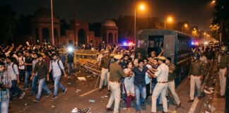 जंतर-मंतर पर ‘आरक्षण हटाओ आंदोलन’ में बवाल, पुलिस ने प्रदर्शनकारियों को हिरासत में लिया delhi protest,Jantar Mantar protest reservation