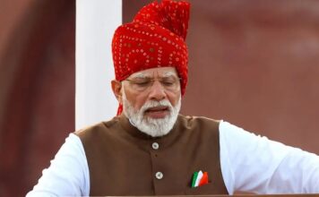 80वें स्वतंत्रता दिवस पर ‘बंधेज’ पगड़ी में नजर आए PM मोदी, खास लुक ने खींचा सबका ध्यान PM Modi spotted in 'Bandhej' turban on 80th Independence Day his distinctive look grabbed everyone's attention