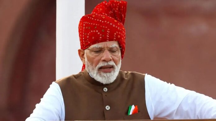 PM Modi spotted in 'Bandhej' turban on 80th Independence Day his distinctive look grabbed everyone's attention PM Modi spotted in 'Bandhej' turban on 80th Independence Day his distinctive look grabbed everyone's attention