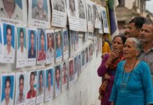 नेपाल में अपनों की तलाश में बेबस होकर भटक रहे लोग, बाढ़ में 4000 लोग लापता, अब तक 1200 से अधिक मौतें Nepal flash floods