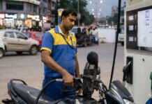 Petrol-Diesel Price: टैक्स बढ़ने के बाद आज कितना है पेट्रोल-डीजल का भाव? जानें ताजा रेट Petrol-Diesel Prices