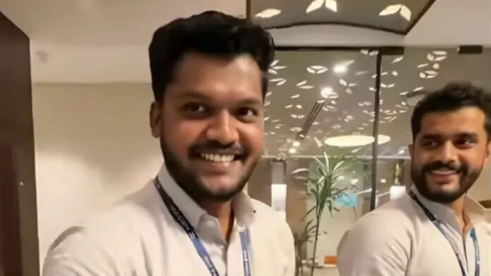 UAE Boss Surprises Staff With iPhones UAE Boss Surprises Staff With iPhones