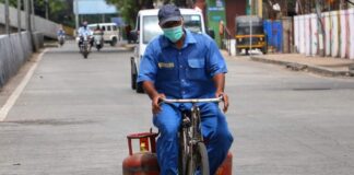 LPG Cylinder Price: त्योहारी सीजन शुरू होते ही LPG के दाम जारी, दिल्ली-मुंबई में कितना हुआ रेट? LPG Cylinder Price Today