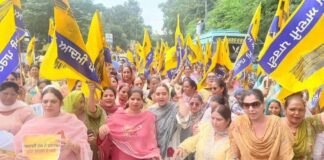 अकाली दल कार्यालय में बुजुर्ग दलित महिला से मारपीट के खिलाफ आप महिला विंग ने समराला में किया जोरदार विरोध प्रदर्शन AAP Women Wing, Samrala Protest