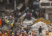 सत्य निकेतन हादसे के 17 घंटे बाद भी मलबे में जिंदगी की तलाश, 6 की मौत; बगल की बिल्डिंग भी खाली होगी Satya Niketan Building Collapse