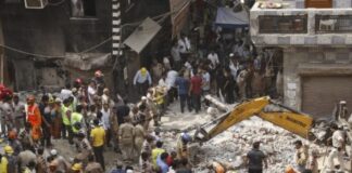 सत्य निकेतन हादसे के 17 घंटे बाद भी मलबे में जिंदगी की तलाश, 6 की मौत; बगल की बिल्डिंग भी खाली होगी Satya Niketan Building Collapse