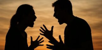 प्रेमी के साथ गई पत्नी लौटी तो पति ने उठाया खौफनाक कदम, सास का दावा- बहू ने काटा बेटे का प्राइवेट पार्ट Uttar Pradesh Crime