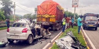 जमशेदपुर के दोमुहानी में खड़े ट्रक से टकराई तेज रफ्तार कार, झारखंड की कैबिनेट मंत्री की बेटी समेत 4 लोगों की दर्दनाक मौत Jamshedpur Car-Truck Crash