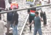 पटना में अभ्यर्थियों का फूटा गुस्सा, जेपी गोलंबर पर टूटी बेरिकेडिंग, पुलिस से धक्का-मुक्की Bihar police recruitment