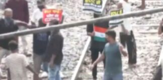 पटना में अभ्यर्थियों का फूटा गुस्सा, जेपी गोलंबर पर टूटी बेरिकेडिंग, पुलिस से धक्का-मुक्की Bihar police recruitment