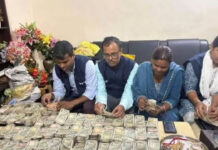 बिहार में अफसर दंपति के घर छापा, 1 करोड़ नकद और करोड़ों के गहने-घड़ियां बरामद