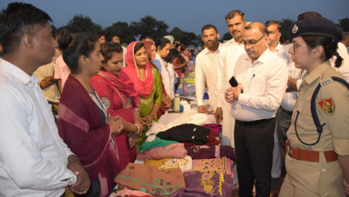 डीसी और एसपी ने गांव दादूपुर में सुनी शिकायतें एवं समस्याएं, अधिकारियों को समाधान के दिए निर्देश