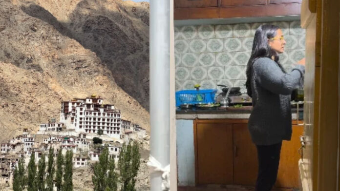 कॉर्पोरेट नौकरी छोड़ लद्दाख के गांव में बसी लड़की, वीडियो देख हैरान रह गए लोग