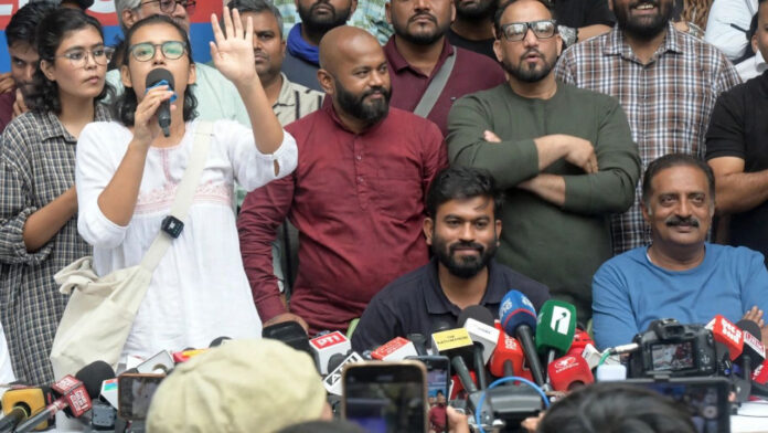 अभिजीत दीपके-नेहा बोरा के सामने बवाल, CJP चीफ का तंज- नोट थमाओ और इन्हें चलता करो