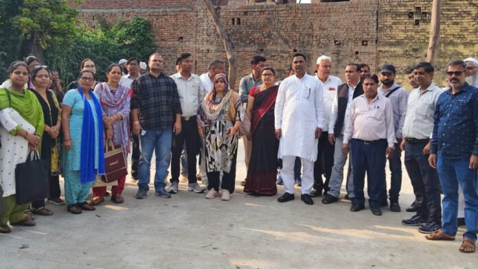 चरथावल में बीईओ अमरवीर सिंह के समर्थन में उतरे शिक्षक संगठन, निष्पक्ष जांच की उठाई मांग