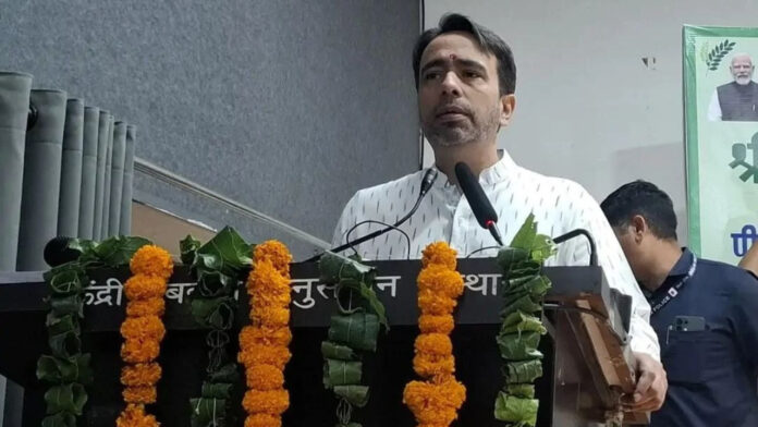 किसानों की आमदनी बढ़ाने के लिए खेती के साथ पशुपालन जरूरी: जयंत चौधरी