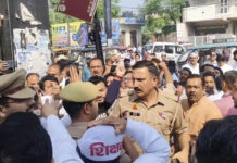 MLC चुनाव में भाजपा-सपा कार्यकर्ता भिड़े, कॉलेज गेट पर धक्का-मुक्की
