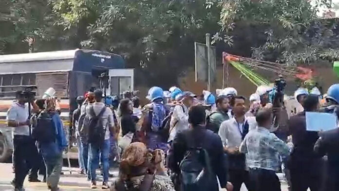 राजधानी में प्रदर्शन का रण, चप्पे-चप्पे पर खाकी का पहरा, दिल्ली-गाजियाबाद सीमा पर भी पुलिस का कड़ा पहरा