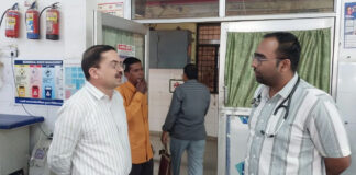 मुजफ्फरनगर में सीएमओ डॉ. सुनील तेवतिया का औचक निरीक्षण, इमरजेंसी में लापरवाही पर सख्त चेतावनी