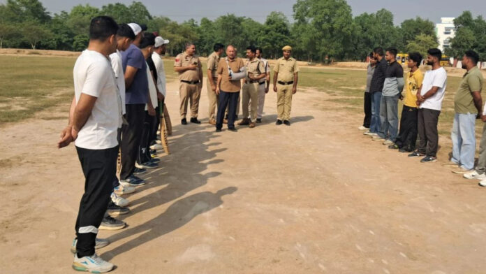 शहीदों की स्मृति में क्रिकेट मैच का आयोजन, फतेहाबाद पुलिस ने दिया नशामुक्ति का संदेश