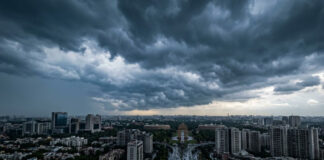 मौसम का अचानक बदला मिजाज, दिल्ली-NCR में छाए बादल, तेज हवाओं और बिजली के साथ UP से बिहार-झारखंड तक IMD का अलर्ट