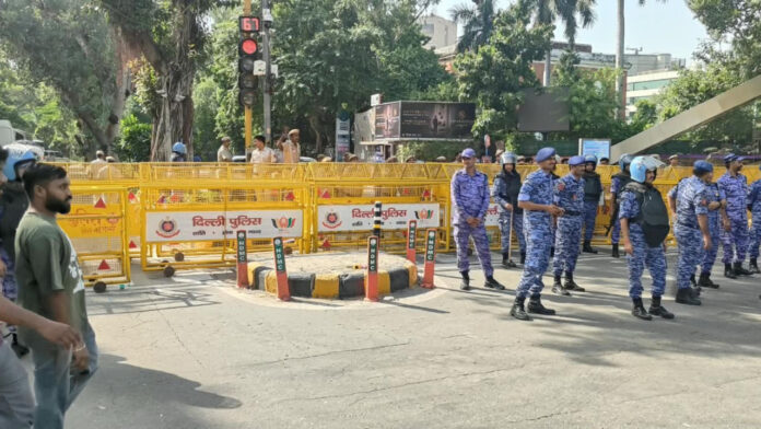 गांधी जयंती पर जंतर-मंतर में सियासी भूचाल! CEC ज्ञानेश कुमार के इस्तीफे की मांग पर 500 से ज्यादा हिरासत में
