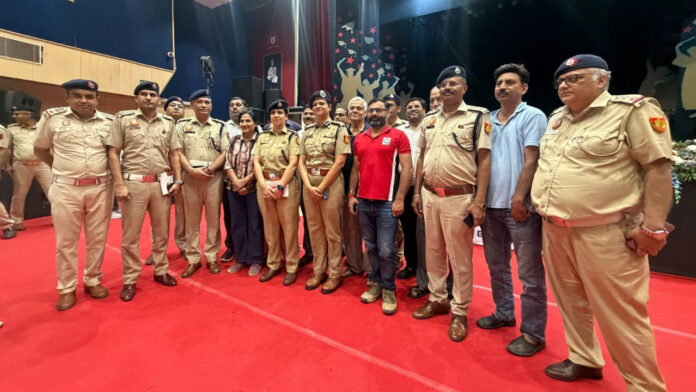त्योहारों की चमक पर जाम का साया नहीं पड़ने देगी दिल्ली यातायात पुलिस, पूर्वी परिक्षेत्र में संभाला मोर्चा